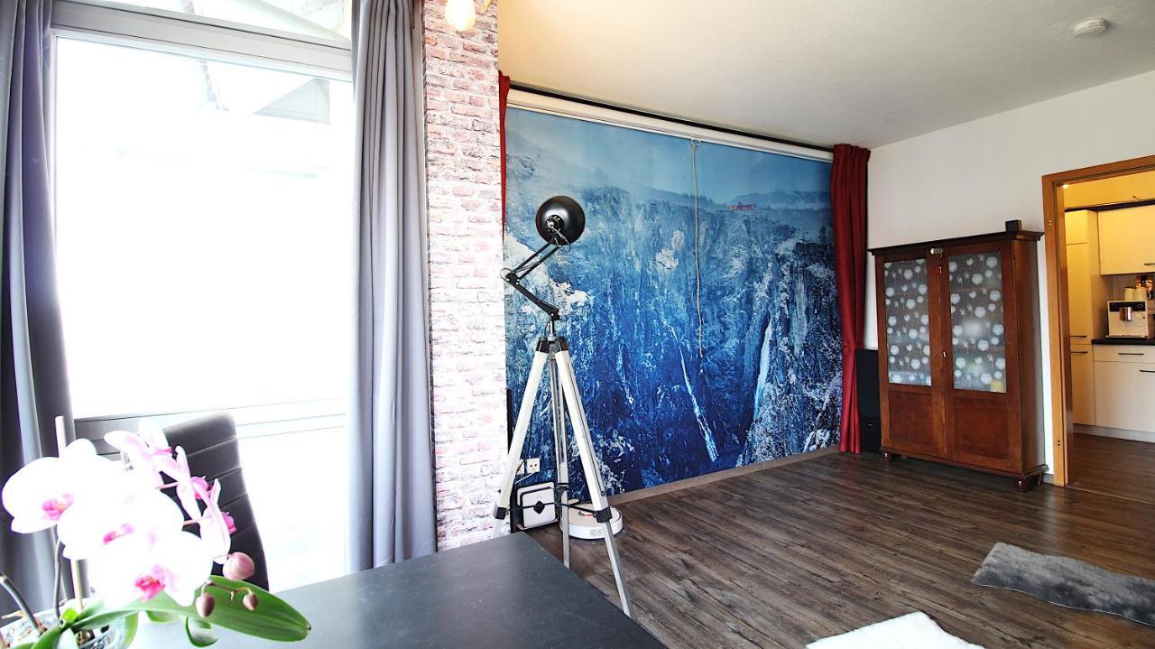 Home Cinema, Parking Space Вюрцбург Екстериор снимка